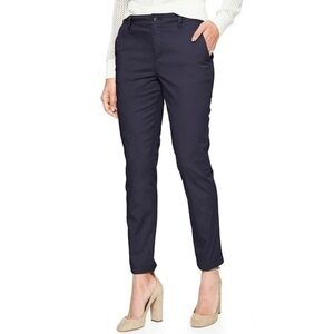 NWOT GAP Girlfriend Khaki in Navy. Size 6.